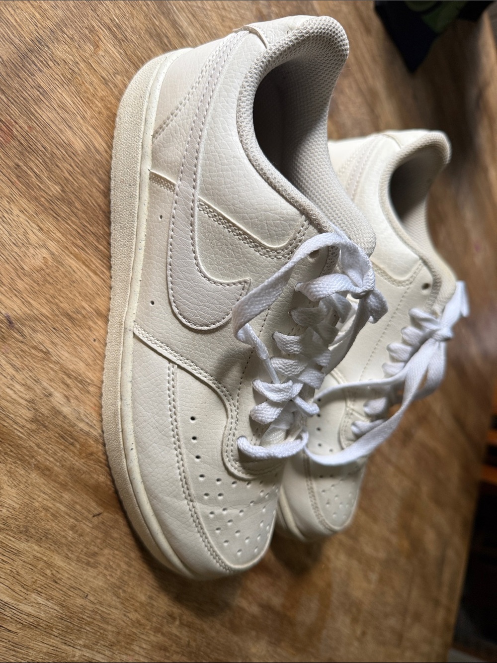 Nike Court Mens 7 Woman’s 8 Cream/White Low-Top Sneakers — Neutral Everyday Styl